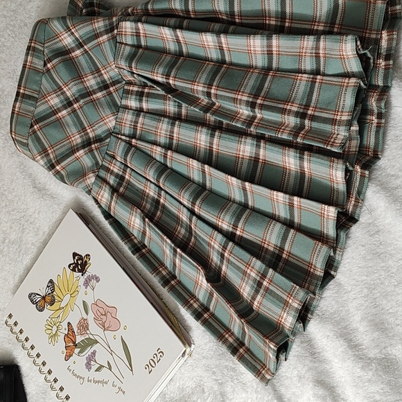 Jolt A-Line Plaid Skirt in Green and Brown - Picture 11 of 13